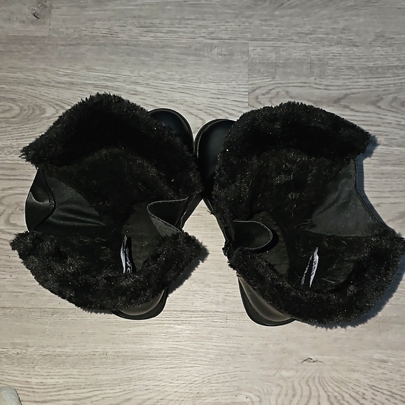 Women's size 8 Totes Black All-Weather Boots - Faux Fur & Double Zipper - Picture 7 of 7